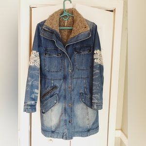 *Discolored spot on back of jacket. Free People Rendered Denim Sherpa Jacket XS.